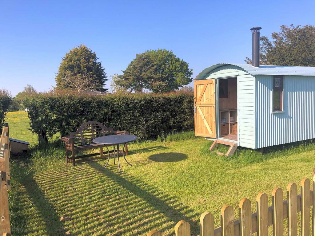 Jemima Hut at the Farm