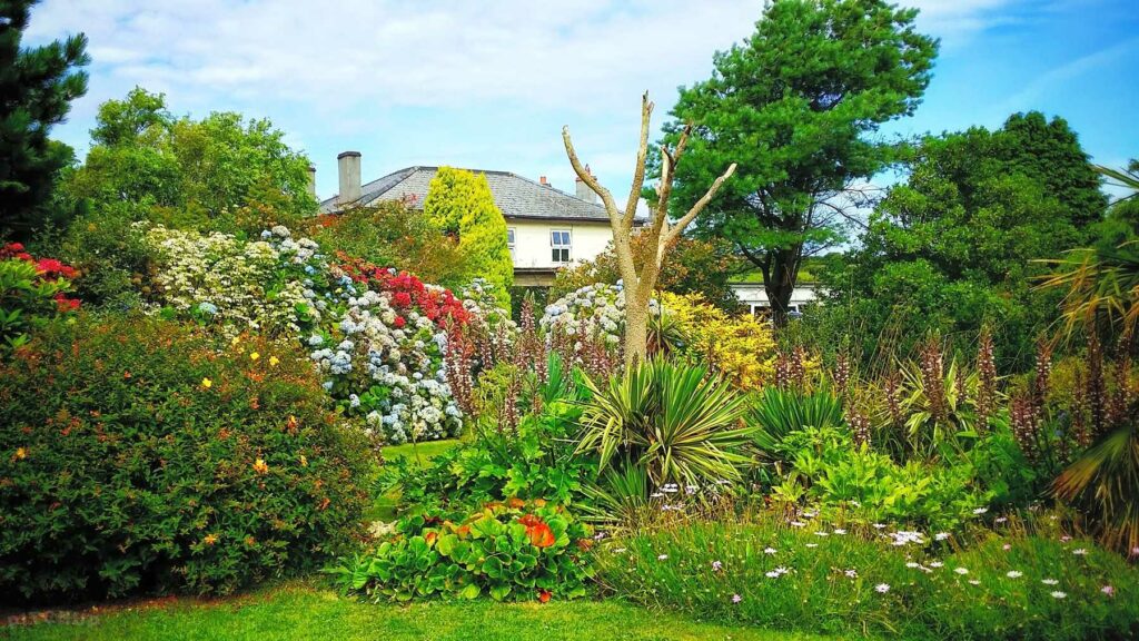 The Golden Lion Inn – Lakeside Camping