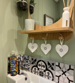 Luxury Shepherd's Hut in the Surrey Hills